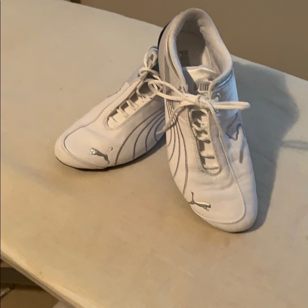 White and silver PUMA tennis shoes